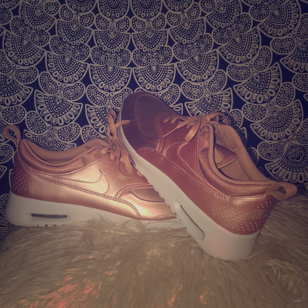 Never worn, brand new pink nikes